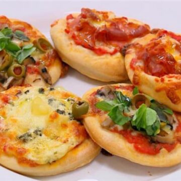 طريقة عمل الميني بيتزا النباتي الصيامي بدون حليب ولا زبدة ومع بديل الجبنة وجبة غنية مشبعة