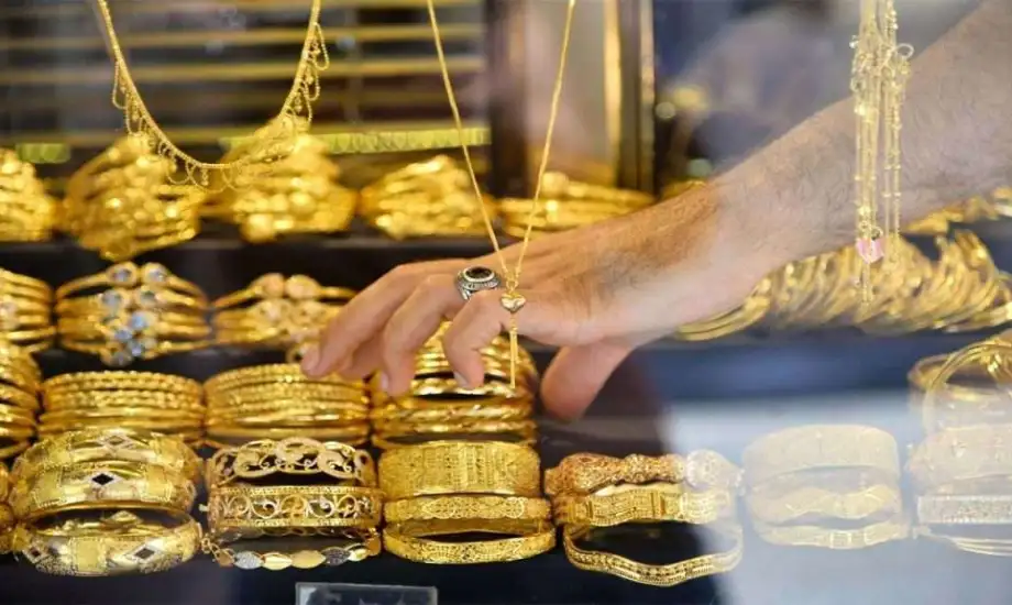 “3000 جنيه طالعة واحدة”.. التموين تُصدم المواطنين في مصر بشأن ارتفاع أسعار الذهب لهذا السبب