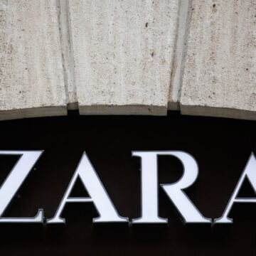 القصة الكاملة للإعلان شركة زارا الذي أشعل مواقع التواصل الاجتماعي وأثار غضب الجميع
