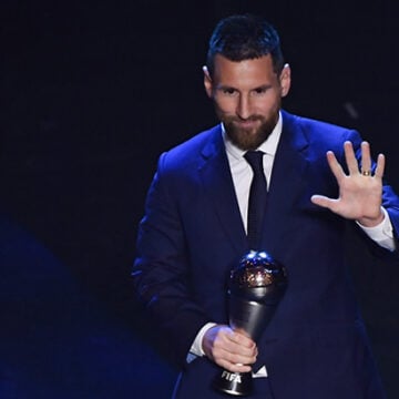 ميسي يفوز بجائزة أفضل لاعب في العالم من الفيفا بحفل The Best