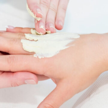 تبيض اليدين في غضون 10 دقائق …وصفة طبيعية لا مثيل لها وطريقة آمنة