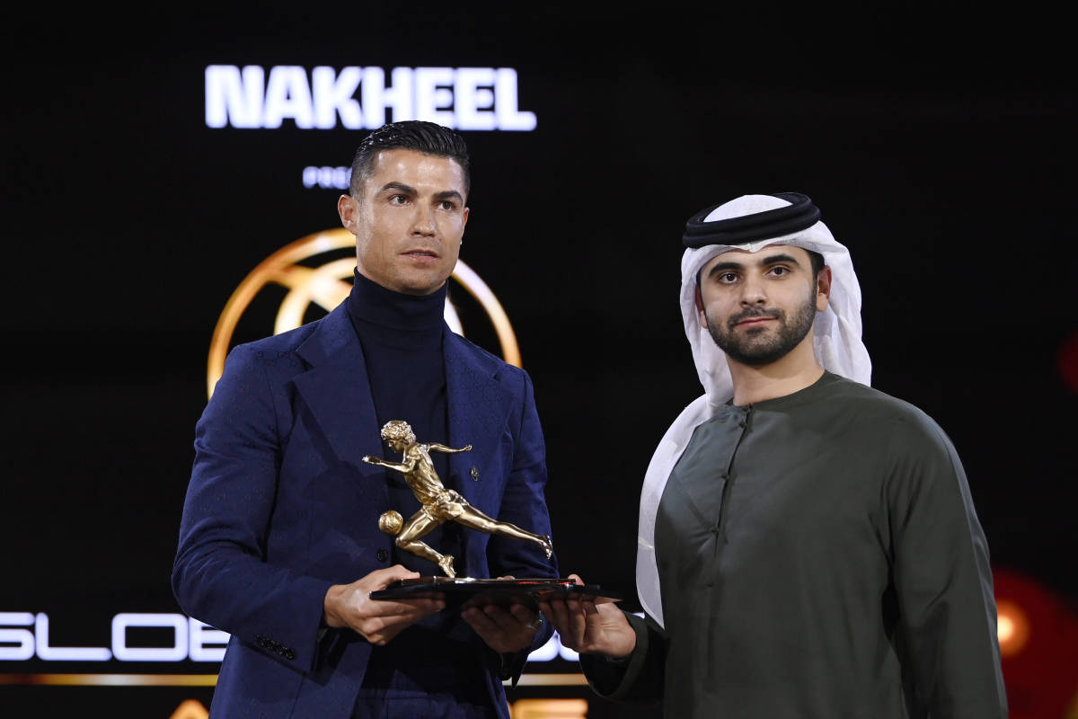 بعد حصوله على جائزة هداف العام.. رونالدو يمدح الكرة السعودية ويسخر من الدوري الفرنسي