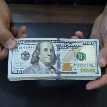 سعر صرف الدولار أمام الجنيه المصري اليوم الإثنين 26 فبراير 2024