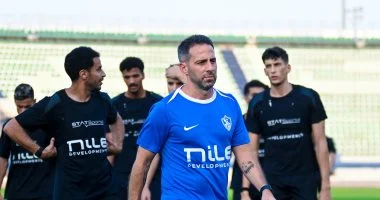 يانيك فيريرا يقدم محاضرة فنية للاعبي الزمالك استعداداً لمباراة البنك الاهلي
