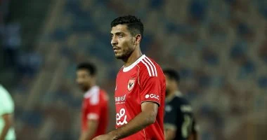 غياب محمد شريف عن تشكيل الأهلي في مواجهة سيراميكا بكأس السوبر
