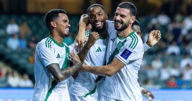 الأهلي يسعى لتعزيز موقعه بين فرق الدوري السعودي الكبرى في مواجهة الرياض