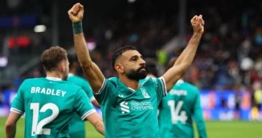 جماهير ليفربول تشجع محمد صلاح بصوت واحد في مواجهة برينتفورد