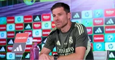 ألونسو يؤكد جاهزية اللاعبين دفاعيا وهجوميا ويقلل من تصريحات يامال قبل الكلاسيكو