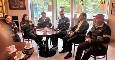 سفير مصر في تشيلي يزور بعثة الدراجات ويطمئن على صحة ابتسام زايد بعد الإصابة