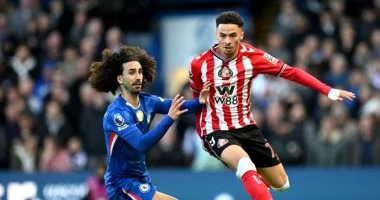 سندرلاند يتفوق على تشيلسي وينتزع المركز الثاني في الدوري الإنجليزي بفوز 2-1