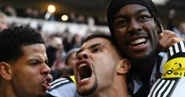 نيوكاسل يونايتد يحرز هدف الفوز في اللحظات الأخيرة أمام فولهام بفوز مثير