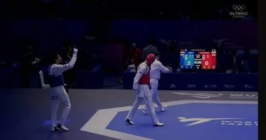 سيف عيسى يتوج بذهبية بطولة العالم للتايكوندو ووزير الرياضة يهنئه