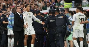 اشتباك حاد بين لاعبي ريال مدريد وبرشلونة عقب الكلاسيكو فيديو