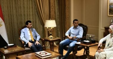 وزير الرياضة يجري لقاء مع البطل الأولمبي أحمد الجندي لتعزيز دعم الرياضيين