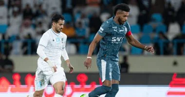 الأخدود والهلال يتنافسان والشوط الأول ينتهي بتقدم ليوناردو في كأس الملك