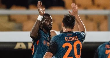 نابولي يواصل الصدارة بفوز صعب على ليتشي في الدوري الإيطالي