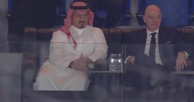 إنفانتينو يشاهد مواجهة النصر والاتحاد في كأس الملك من المدرجات