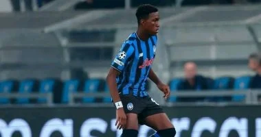 مدافع نيجيري يقترب من الظهور مع منتخب إيطاليا في توقف نوفمبر