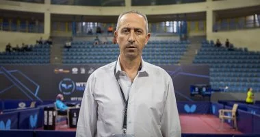 مدير بطولة مصر الدولية لتنس الطاولة ينظم جولة للوفود المشاركة داخل المتحف الكبير