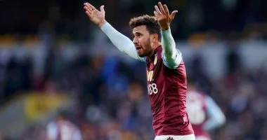 أستون فيلا يفتتح المتحف المصري ويحتفل بتريزيجيه أمام ليفربول