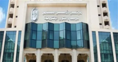 الأزهر يكشف حكم صلاة الجماعة لمن يتأخر عن تكبيرة الإحرام مع الإمام