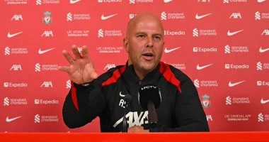 سلوت يشدد على دور صلاح الدفاعي في مواجهة مانشستر سيتي وليفربول