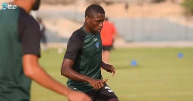 لاعبا المحلة توريه والعرفاوي يغادران لبلادهما لقضاء عطلة