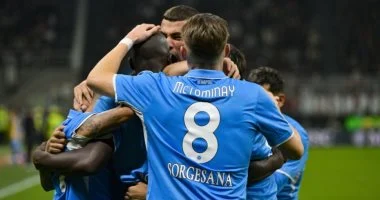 نابولي وآينتراخت يتقاسمان النقاط في مباراة قوية بدوري الأبطال