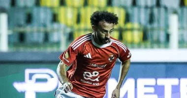 أحمد عبد القادر يدخل تبديلًا لطاهر في مباراة الأهلي ضد المصري