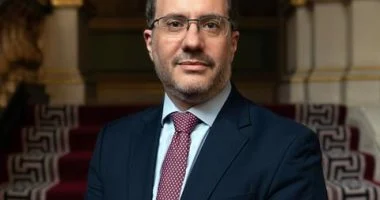 سفير بريطانيا يشيد بالمتحف المصري الكبير ويصفه بمؤسسة عالمية مميزة