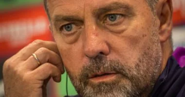 مدرب برشلونة يؤكد جاهزية أولمو وليفاندوفسكي لمواجهة إلتشي ويشيد بيامال