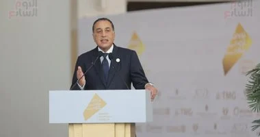 رئيس الوزراء يعلن تنفيذ مشروع قومى للصوامع لرفع مخزون القمح