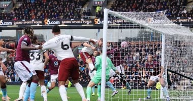 بيرنلي يحقق الفوز على أرسنال بهدفين نظيفين في الدوري الإنجليزي