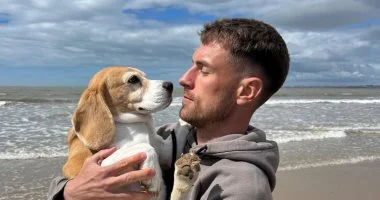 القصة الغامضة وراء اختفاء رامسي في المكسيك مع الكلبة هالو الصور