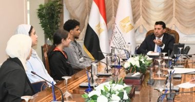 وزير الرياضة يجتمع مع أبطال المشروع القومي للموهبة وبطل أولمبي لتكريمهم