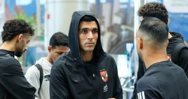 توافد فريق الأهلي على مطار القاهرة استعدادًا للمغادرة إلى الإمارات للمباراة القادمة