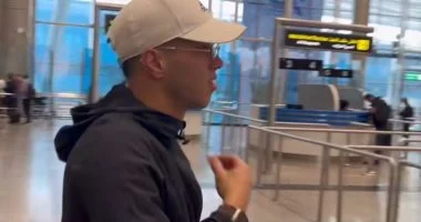 ظهور إمام عاشور الأول مع الأهلي في مطار القاهرة استعدادا للسفر للإمارات