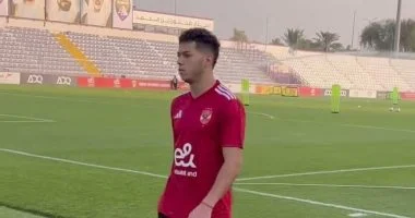 ظهور إمام عاشور في تدريبات الأهلي بالإمارات بصورة جديدة