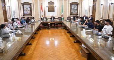 رئيس جامعة القاهرة يتخذ 6 قرارات حاسمة عقب اجتماعه مع طلاب كلية التجارة