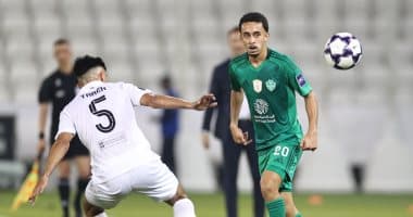 محرز يسجل أولى أهداف المباراة بين السد والأهلي في الشوط الأول