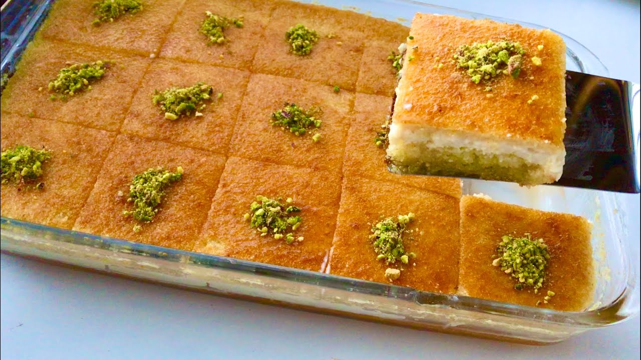 البسبوسة المحشية بالقشطة.. الوصفة التي خطفت الجميع بطعمها الكريمي الخيالي هتحضريها بسهولة