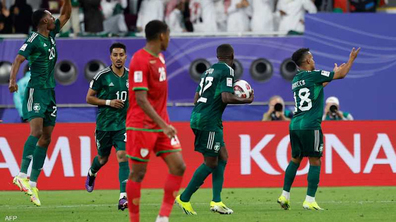 القنوات الناقلة لمباراة السعودية وعمان في كأس العرب 2025 والمعلقين