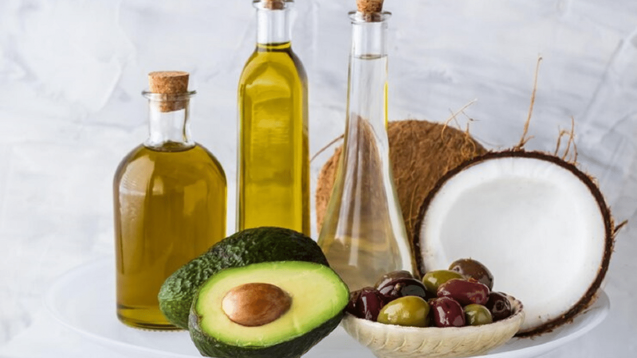  وصفة الزيوت الثلاثة السحرية .. طريقة طبيعية لإنبات الفراغات وتكثيف الشعر