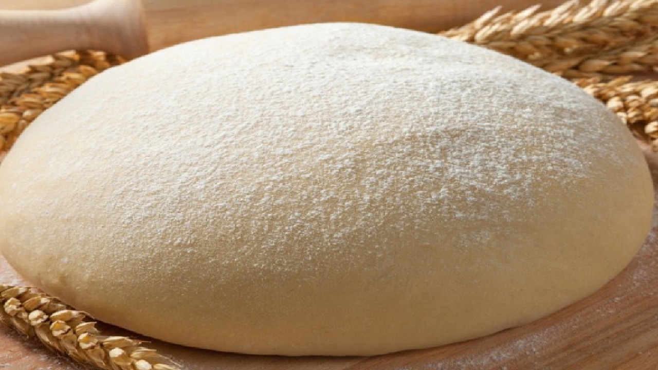 أعرفي سر القوام الهش والطراوة .. طريقة عمل عجينة الفطائر القطنية أحشيها حلو وحادق