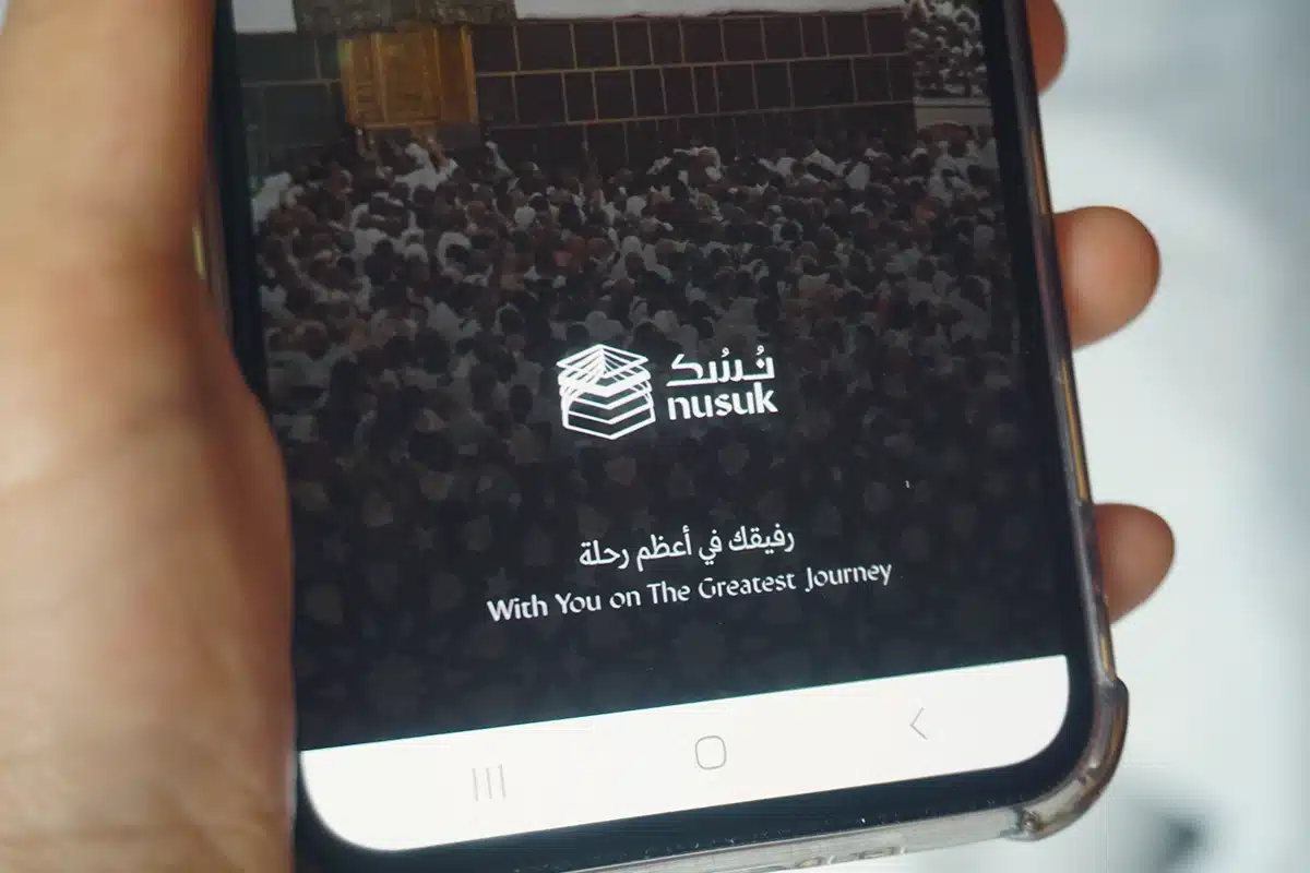 عبر تطبيق نسك خطوات الحصول على تصريح العمرة للعام 2025