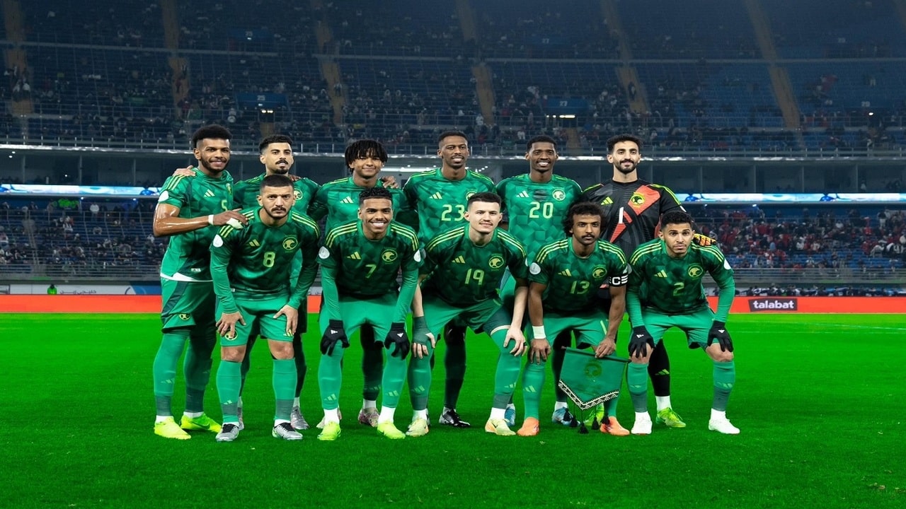 القنوات الناقلة لمباراة السعودية وعمان اليوم في كأس العرب 2025 مع المعلق