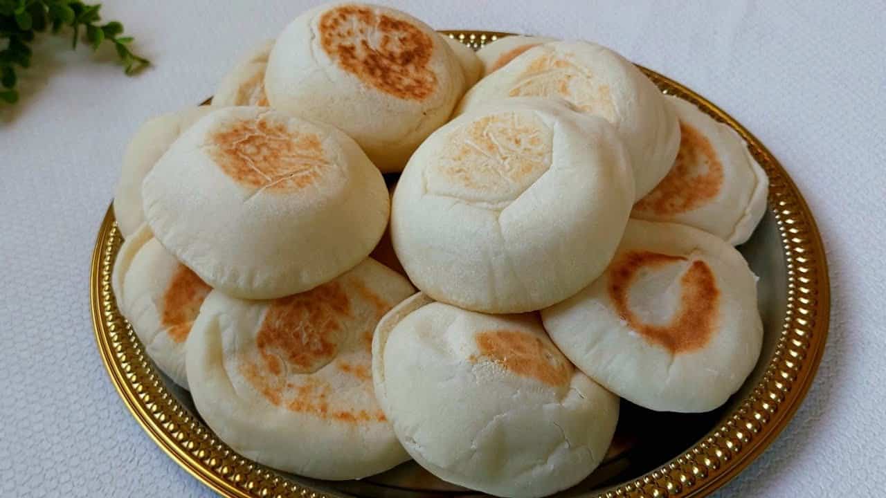 طريقة عمل الخبز العربي للسندويتشات بدون فرن